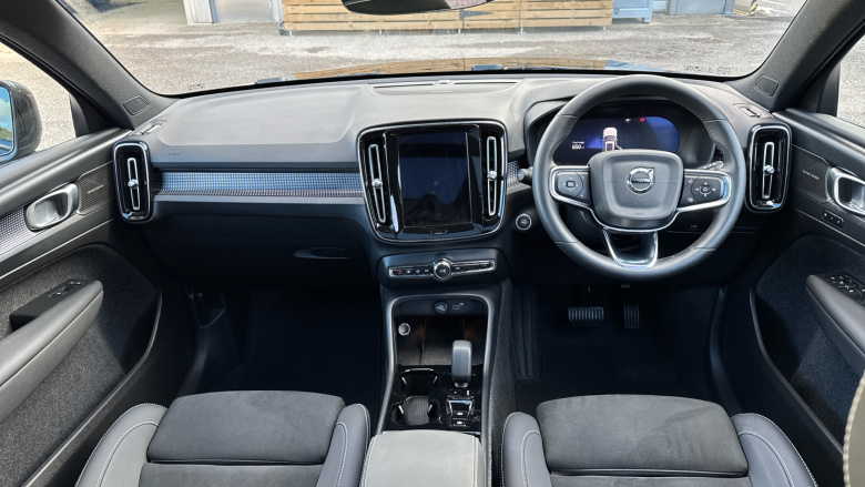 Volvo XC40 2.0 B4P Ultra Black Edition 5dr Auto Petrol Estate